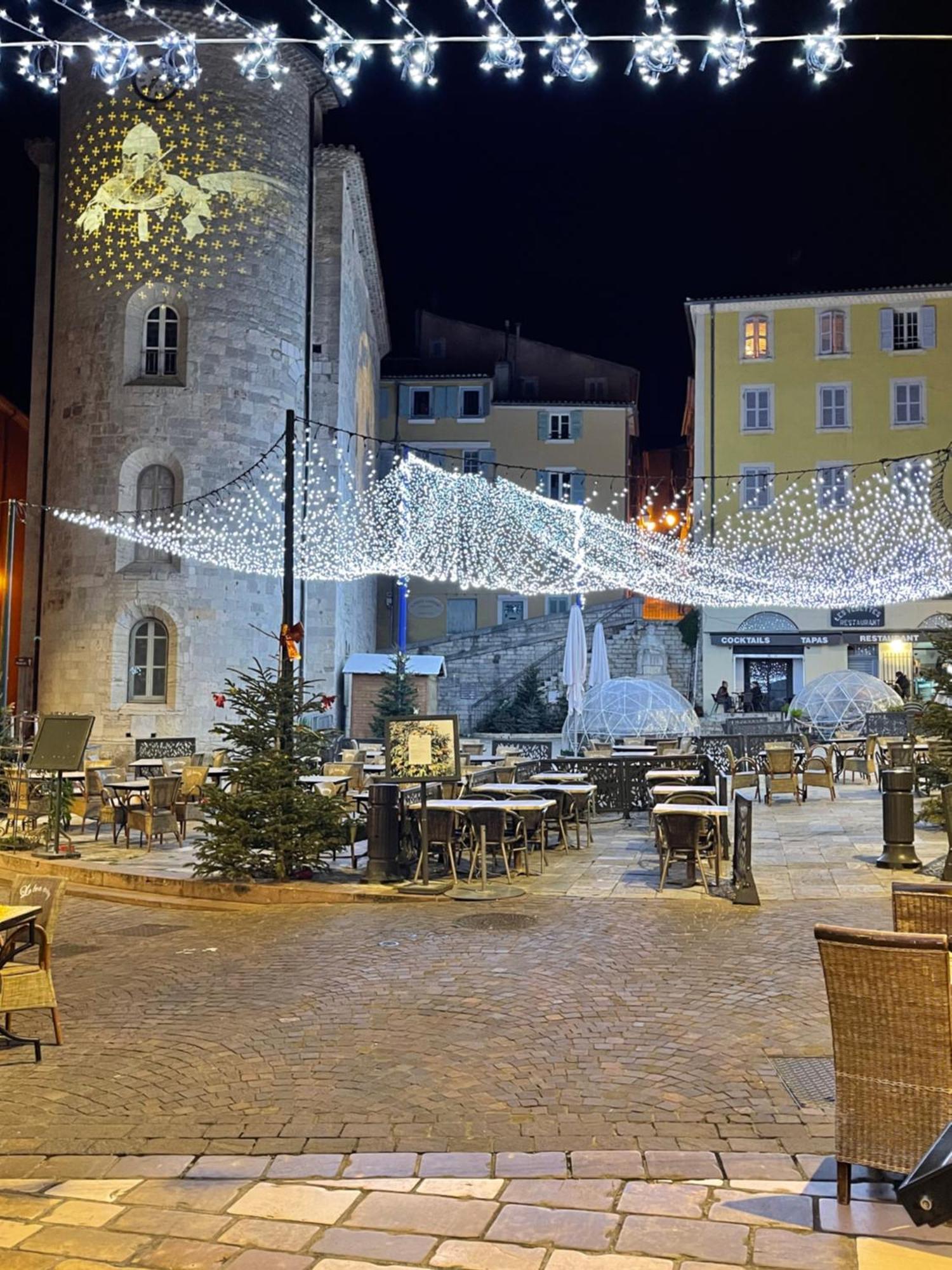 Le Palmae, Serenite Et Charme En Coeur De Ville Ιέρ Εξωτερικό φωτογραφία